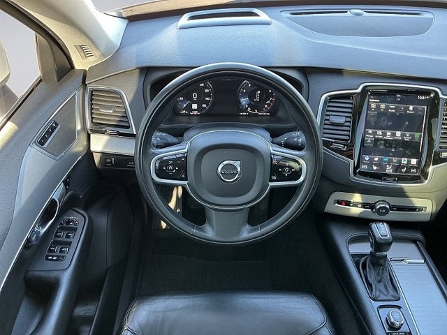 2021 Volvo XC90 Momentum
