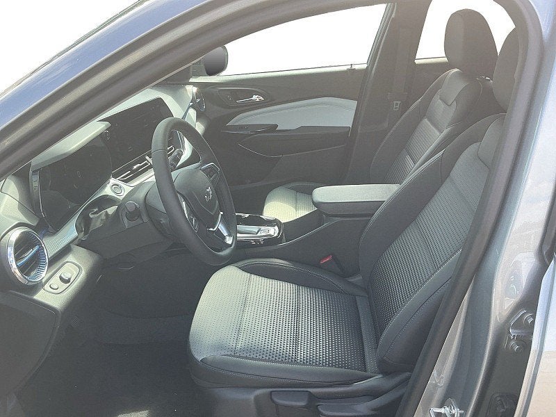 2026 Chevrolet Trax LT - Photo 9